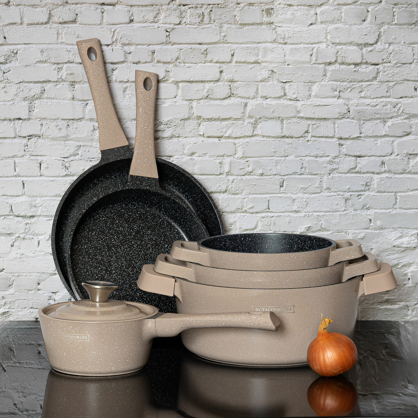 Pannenset marmeren coating 14-delig creme Creuset Royalty Line