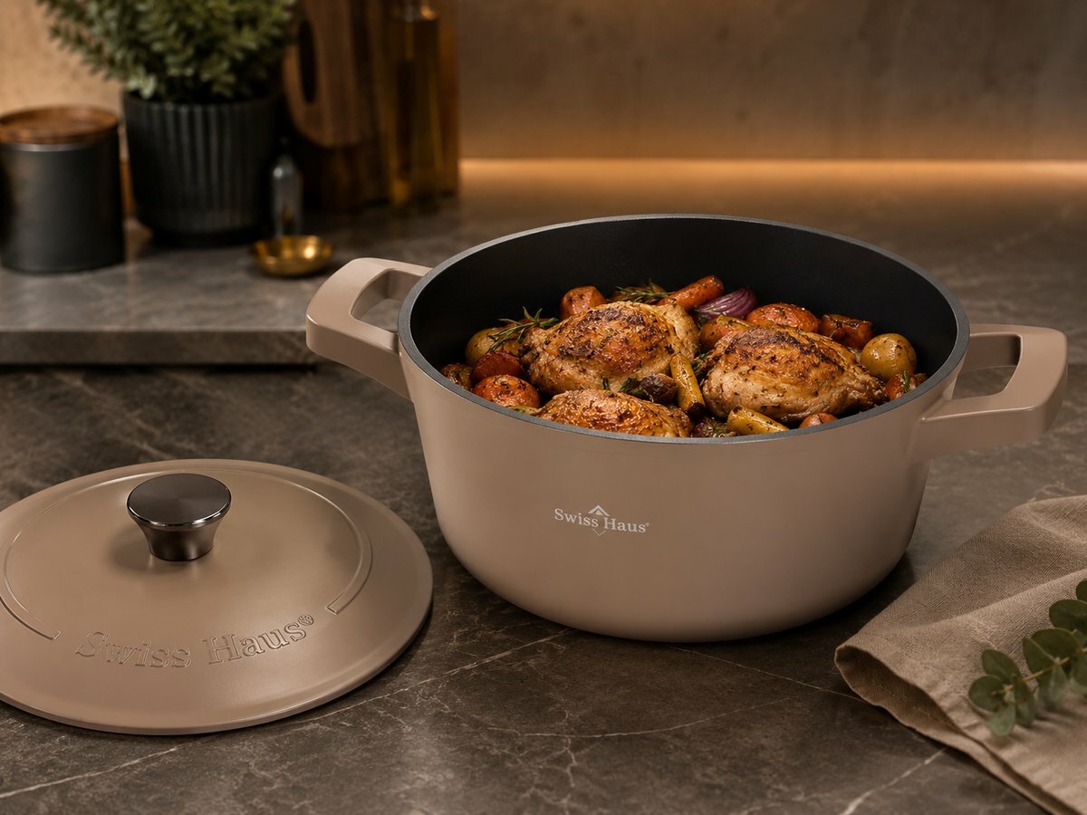 Pannenset marmeren coating 17-delig creme Creuset Swiss-Haus