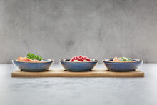 Serveerplank bamboe met 3 bowls keramiek