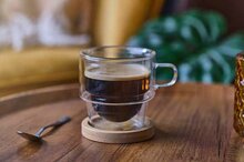 Dubbelwandig koffieglas met onderzetter 180 ml Omagio