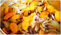 Tajine met wortelen, uien, kip en kaneel Tajine met wortelen, uien, kip en kaneel
