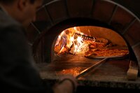 Schoonmaken van Pizza Oven Schoonmaken van Pizza Oven