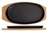 Bord gietijzer Sizzler op houten plank 23,5 x 13,5 cm
