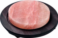 Zoutsteen in houten basis rond 28,5 cm