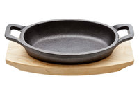 Gratinschotel ovaal gietijzer op houten plankje 15,5 cm